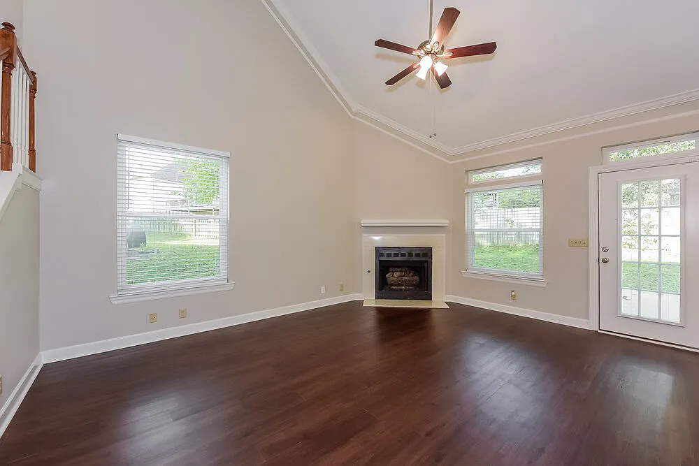 4 bed, 2.5 bath, 2071 sqft, $2,610 — Photo 4