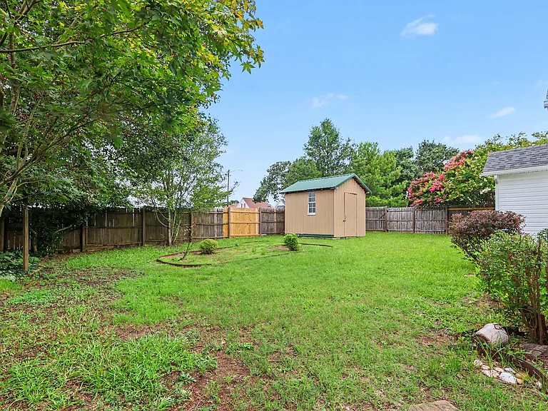 200 Waterford Dr — Photo 25