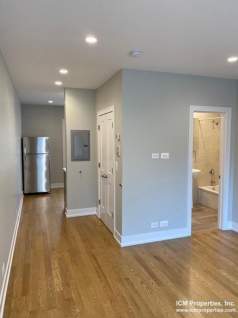 1st image of 1952 W Wilson Ave #22