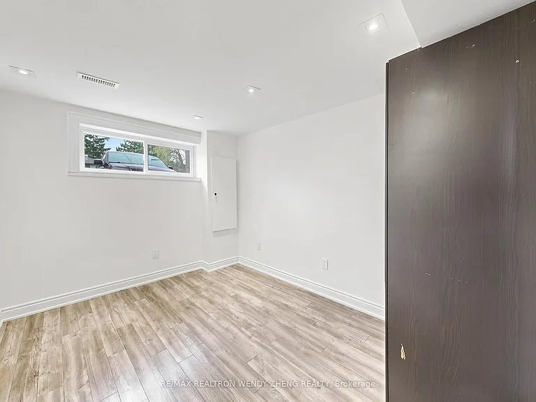 18 King Richard Ct #LOWER — Photo 23