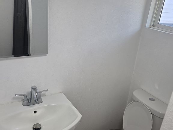5th image of 1294 E 9th St