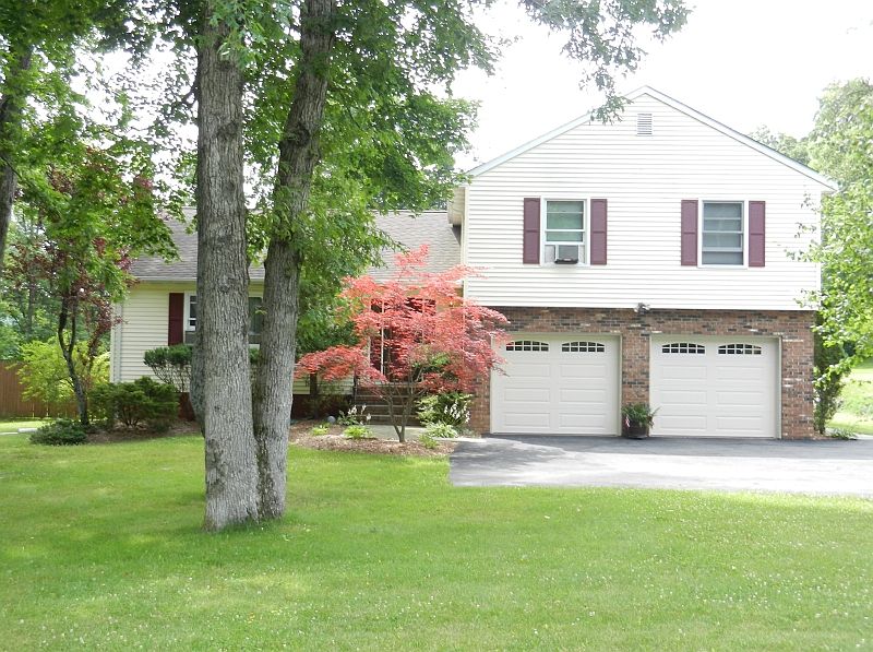 1st image of 5 Janel Dr