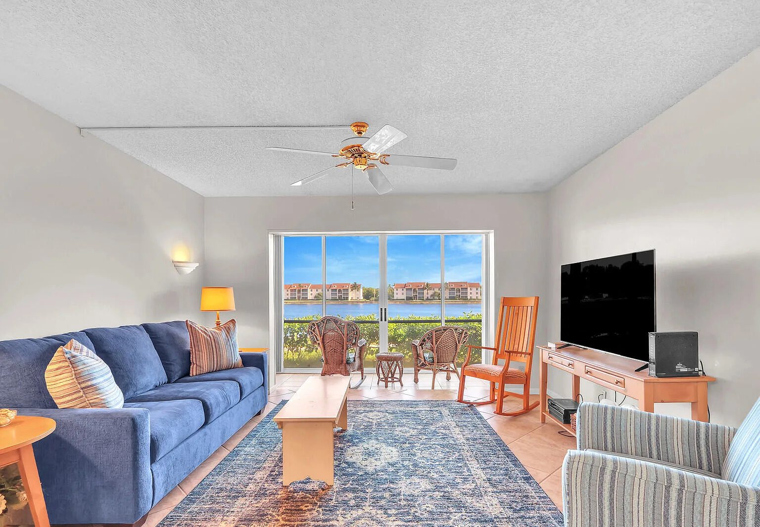 2 bed, 1090 sqft, $3,200 — Photo 1