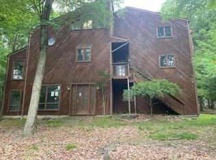 241 Somerset Dr, East Stroudsburg, PA 18301