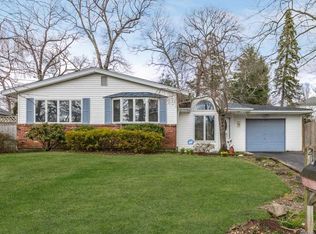 21 Pioneer Blvd, Huntington Station, NY 11746