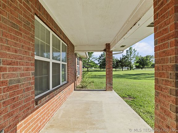 3rd image of 838 Ingleside Dr