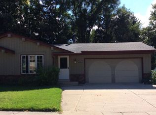 1757 Blackhawk Trl, Waukesha, WI 53186