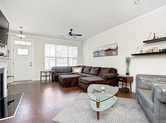 2nd image of 3827 Willow Green Pl