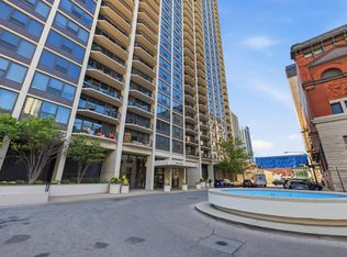 1560 N Sandburg Ter APT 2105, Chicago, IL 60610
