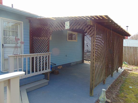 5th image of 536 King Malcolm Ave
