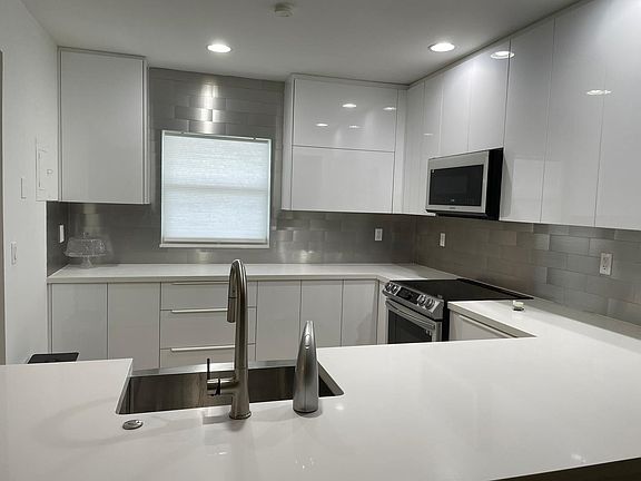 5th image of 250 NE 20th Street #210