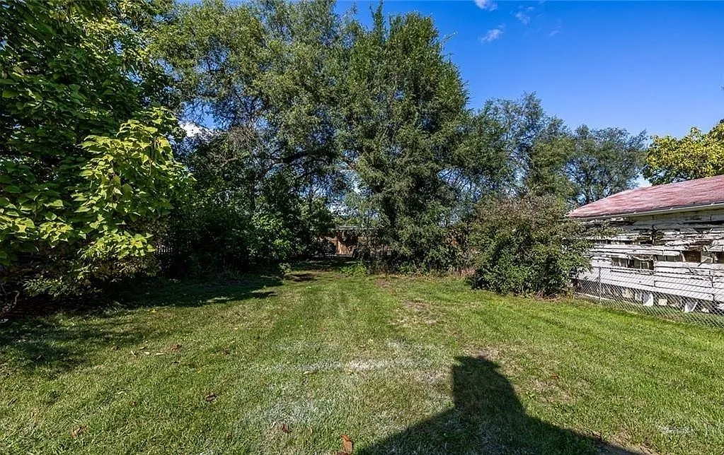 353 South Maple Street - 1 — Photo 3