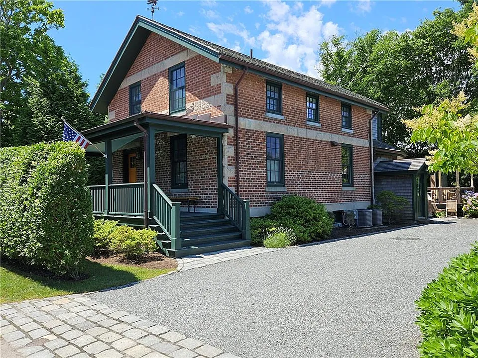 209 Coggeshall Ave