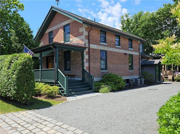 209 Coggeshall Ave
