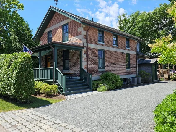 209 Coggeshall Ave, Newport, RI 02840