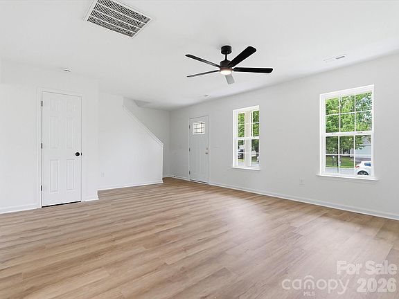 5th image of 908 Lakehill Rd