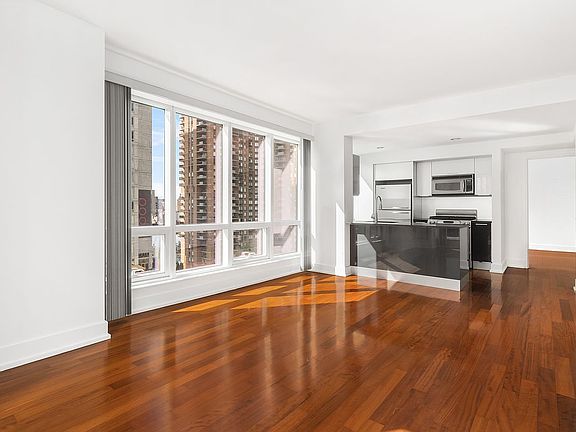 4th image of 350 W 42nd St APT 10L