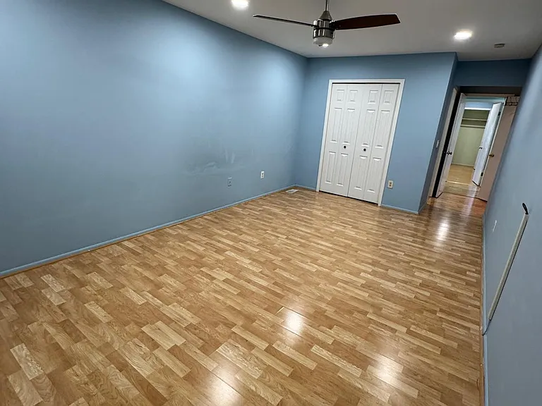 25 Bloomingdale Dr #4B — Photo 12