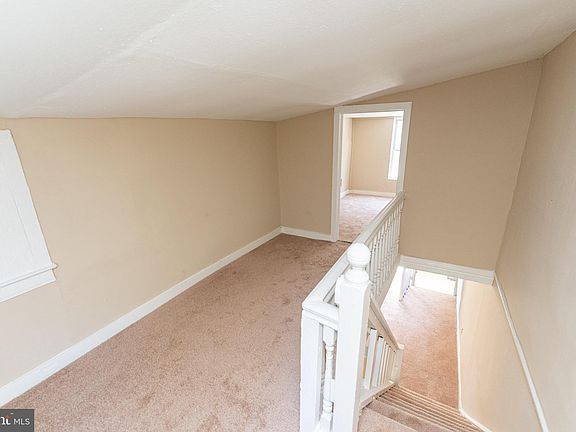 5th image of 820 Park Ln