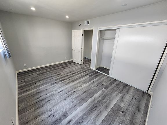 3rd image of 12744 Moorpark St #3