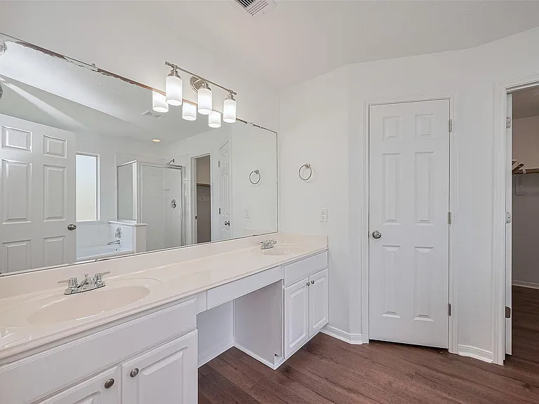 12230 Hawthorne Hill Cir — Photo 35