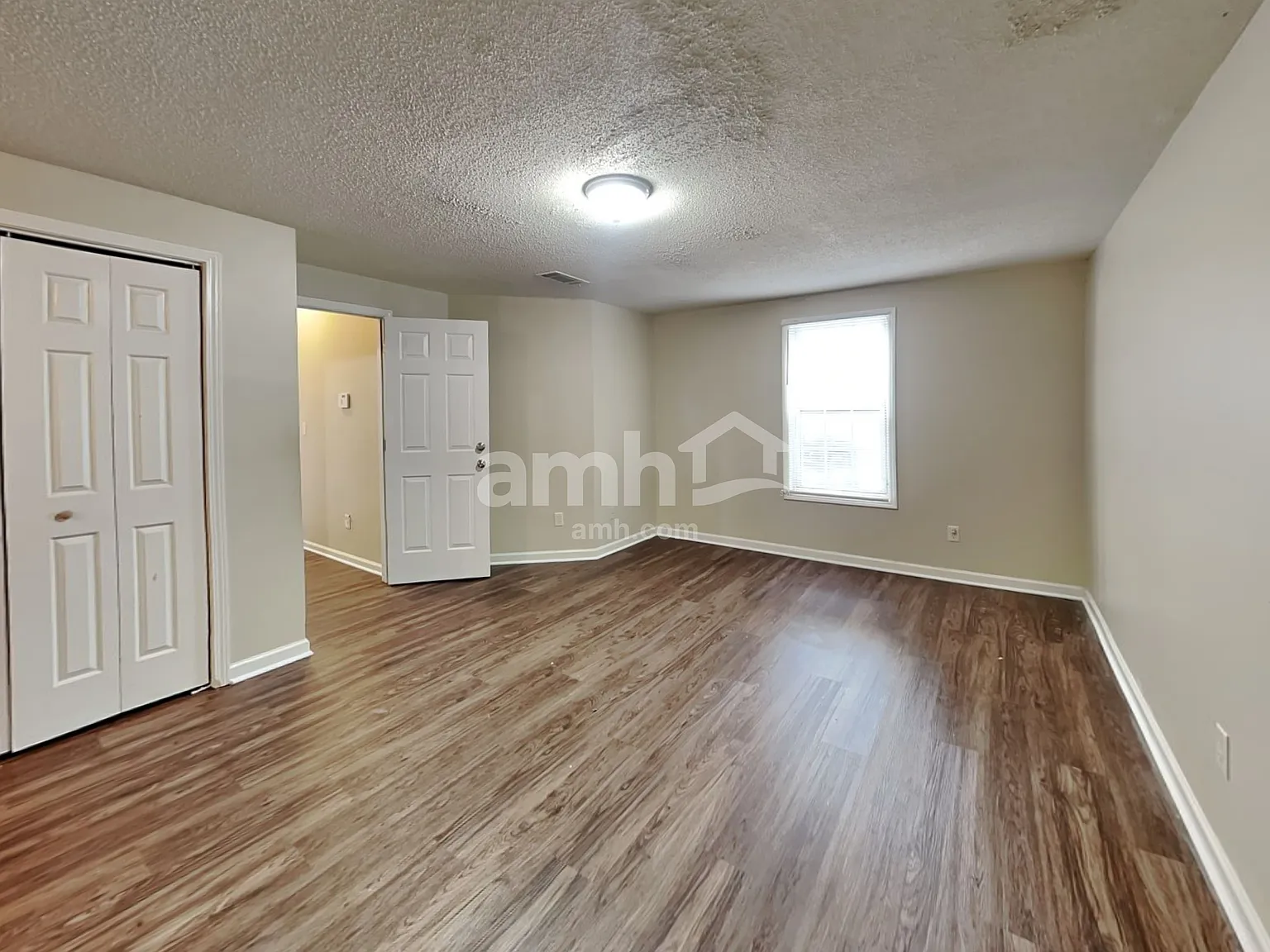 5 bed, 3.0 bath, 2243 sqft, $2,495 — Photo 4
