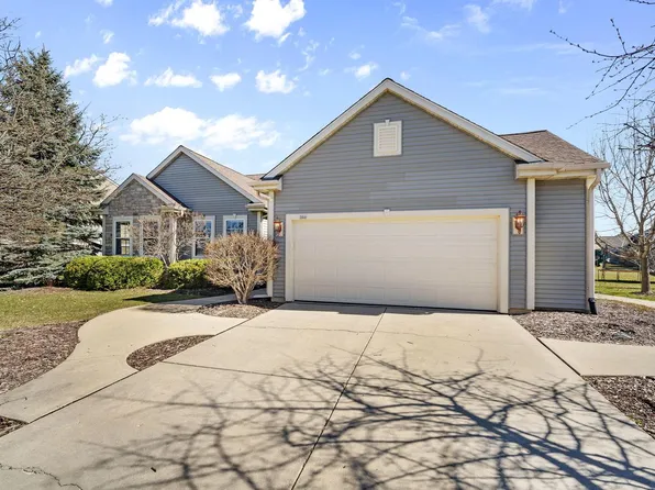 701 Creekside DRIVE, West Bend, WI 53095