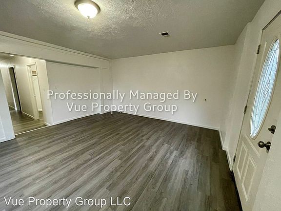 3rd image of 1102 1/2 Cherry St #2