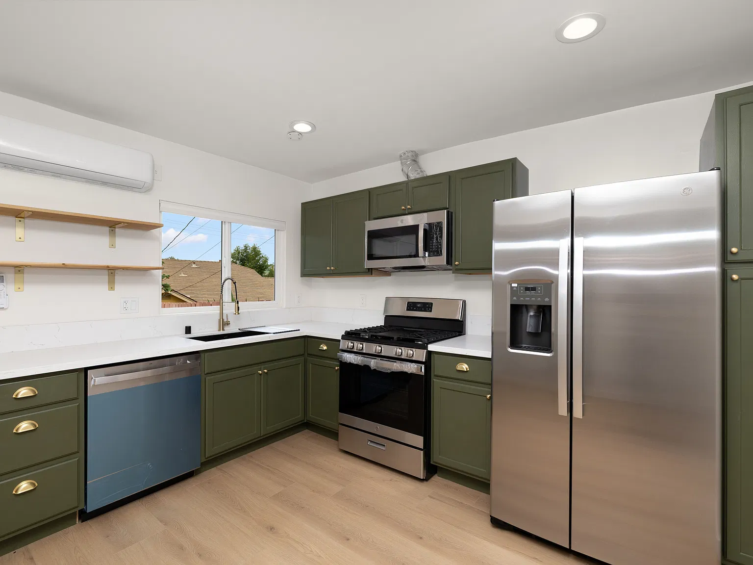 2 bed, 800 sqft, $3,500 — Photo 3