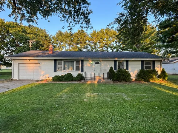 10857 Medalion Dr, Bloomington, IL 61705