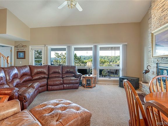 2nd image of 27 Hawthorn Dr #3B