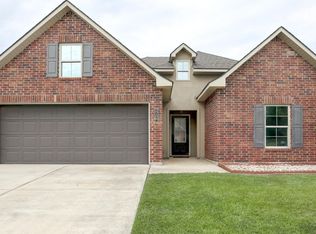 302 Still Waters Rd, Broussard, LA 70518