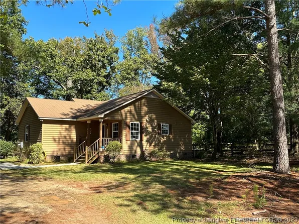 5885 Saint Patricks Dr, Fayetteville, NC 28306
