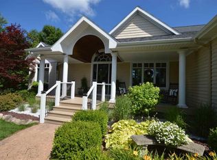 306 W Harbour Ridge Ct, Maple City, MI 49664