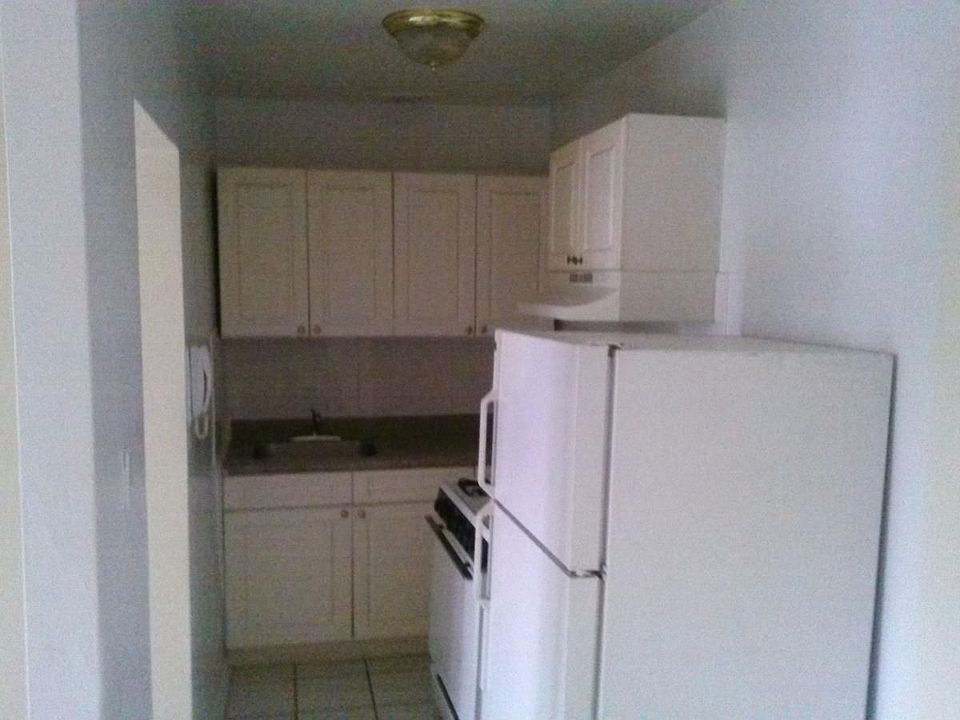 2nd image of 465 E 96th St