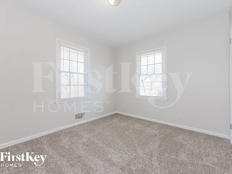 7600 E 70th Ter — Photo 11