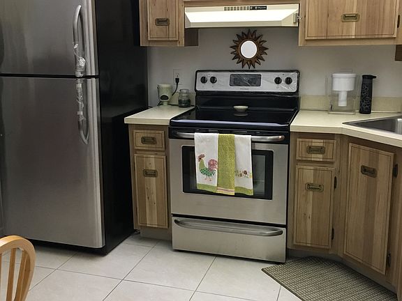 3rd image of 1024 Green Pine Blvd APT D