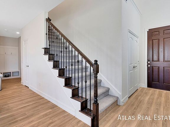 4th image of 741 Creekwater Ln