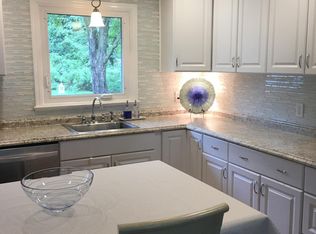 5 Hillside Dr, Annandale, NJ 08801