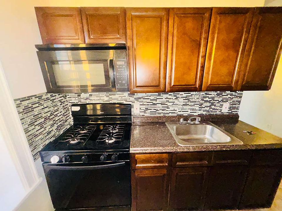 1st image of 966 Summit Ave #34E