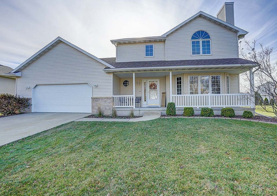Front porch/sitting area
