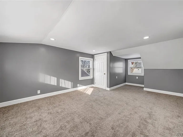 206 Wrexham Ct N — Photo 34