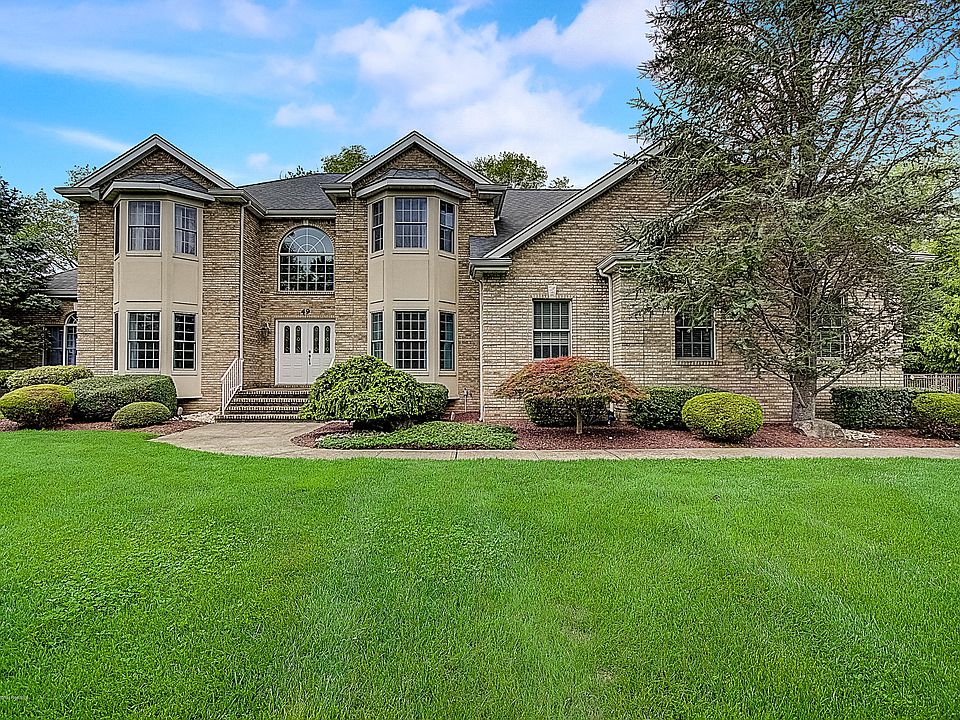 1st image of 49 Amsterdam Dr