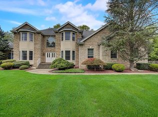 49 Amsterdam Dr, Freehold, NJ 07728