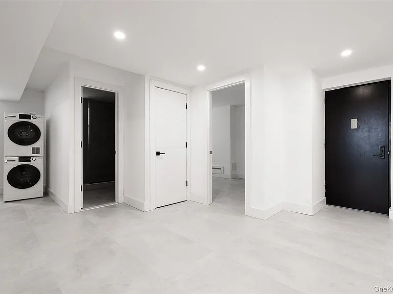 315 West Broadway — Photo 29