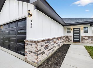 335 Flying Brg, Gun Barrel City, TX 75156