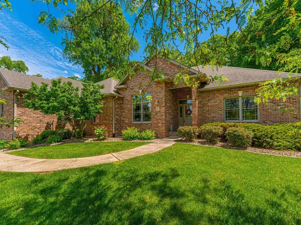 2 Edwards Trce, Elkhart, IL 62634