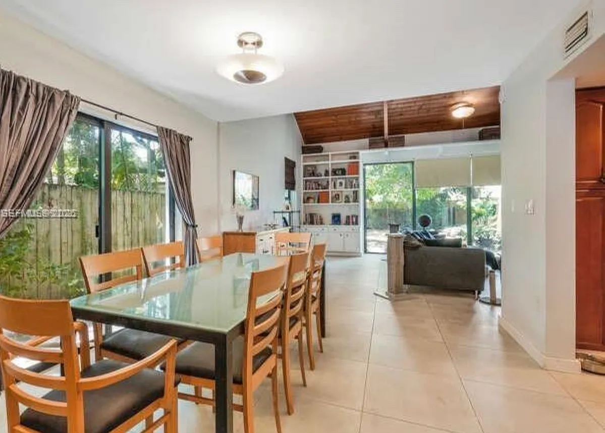 3 bed, 1720 sqft, $6,800 — Photo 4