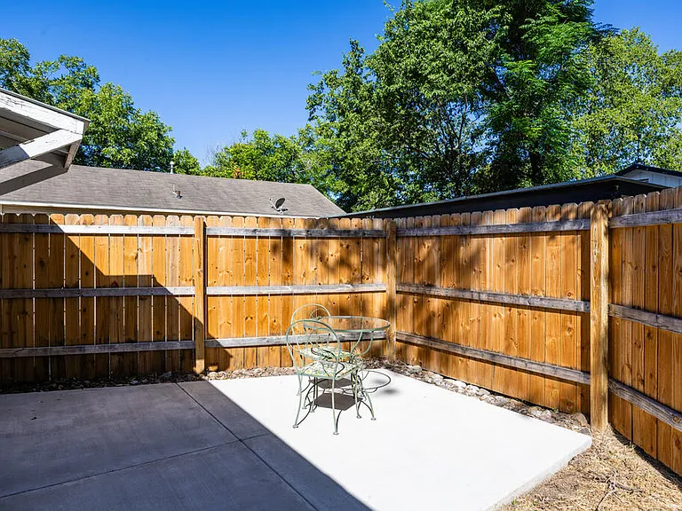 318 Lytle St — Photo 10