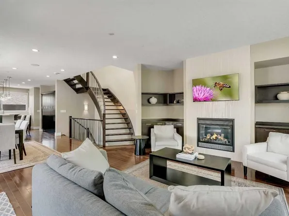 1721 NW 44th Ave SW, Calgary, AB T2T 5M4